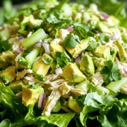 Für einen leckeren Avocado-Hühnchen-Salat brauchst du folgende Zutaten: - 2 Tassen gekochtes Hühnchen, zerrupft (oder gewürfeltes Rotisserie-Hühnchen) - 1 reife Avocado, gewürfelt - 1/2 Tasse griechischer Joghurt - 1 Esslöffel Dijon-Senf - 1 Esslöffel Zitronensaft - 1/4 Tasse Sellerie, fein gehackt - 1/4 Tasse rote Zwiebel, fein gehackt - 1/4 Tasse Koriander oder Petersilie, gehackt - Salz und Pfeffer nach Geschmack - Blätter von Salat zum Servieren (optional) Diese Zutaten machen deinen Salat frisch und gesund. Das Hühnchen liefert Protein, während die Avocado gesunde Fette bringt. Der griechische Joghurt sorgt für eine cremige Basis. Um den Geschmack deines Salats zu verbessern, kannst du einige optionale Zutaten hinzufügen: - Paprika, fein gehackt - Gurke, gewürfelt - Mais oder schwarze Bohnen - Feta-Käse, zerbröselt Diese Zutaten fügen Textur und Geschmack hinzu. Experimentiere mit verschiedenen Kombos, um deinen perfekten Salat zu finden. Wähle reife Avocados aus, die leicht nachgeben, wenn du sie drückst. Achte darauf, dass sie keine dunklen Flecken haben. Wenn du sie nicht sofort verwendest, lagere sie bei Raumtemperatur. Um reife Avocados länger frisch zu halten, lege sie in den Kühlschrank. Wenn du eine Avocado angeschnitten hast, kannst du die andere Hälfte mit Zitronensaft bestreichen. So bleibt sie länger grün. Für das gesamte Rezept, schau dir [Full Recipe] an. Zuerst kochen wir das Hühnchen. Ich empfehle, es zerrupfen oder in kleine Stücke zu schneiden. Wenn Sie keine Zeit haben, verwenden Sie Rotisserie-Hühnchen. Es schmeckt gut und spart Zeit. Dann nehmen wir eine reife Avocado. Schneiden Sie sie auf und entfernen Sie den Kern. Würfeln Sie die Avocado vorsichtig. Seien Sie vorsichtig, damit sie nicht zerdrückt wird. Die Avocado gibt dem Salat eine cremige Textur. In einer großen Schüssel vermischen wir die Hauptzutaten. Geben Sie das Hühnchen, die gewürfelte Avocado, griechischen Joghurt, Dijon-Senf und Zitronensaft in die Schüssel. Mischen Sie alles vorsichtig mit einem Löffel oder Spatel. Seien Sie sanft, damit die Avocado nicht zerfällt. Der Joghurt macht den Salat cremig und lecker. Fügen Sie dann den fein gehackten Sellerie, die rote Zwiebel und die Kräuter hinzu. Diese Zutaten bringen frischen Geschmack. Nun kommt der Spaß! Mischen Sie alles gut. Schmecken Sie mit Salz und Pfeffer ab. Passen Sie die Gewürze nach Ihrem Geschmack an. Lassen Sie den Salat für etwa 20 Minuten im Kühlschrank ruhen. So schmecken die Aromen besser. Servieren Sie den Salat auf frischen Salatblättern oder genießen Sie ihn pur. Sie können auch Vollkornbrot oder Wraps dazu servieren. Für das gesamte Rezept, schauen Sie sich die [Full Recipe] an. Um den perfekten Hühnchen-Salat zu machen, starte mit frischen Zutaten. Verwende gekochtes Hühnchen, das zart und saftig ist. Du kannst auch Rotisserie-Hühnchen verwenden, das ist schnell und lecker. Achte darauf, die Avocado reif, aber fest zu wählen. Das sorgt für eine tolle Textur. Mische die Zutaten sanft, um die Avocado nicht zu zerdrücken. Dies verhindert eine matschige Konsistenz. Du kannst den Geschmack des Salats anpassen. Probiere verschiedene Kräuter wie Basilikum oder Dill. Füge auch etwas Chili für Schärfe hinzu. Wenn du es süßer magst, mische einige Trauben oder Äpfel hinein. Diese Ideen sorgen für interessante Aromen. Denke daran, die Dressing-Zutaten auch zu variieren. Ein Spritzer Limettensaft kann einen frischen Kick geben. Um die cremige Konsistenz zu verbessern, setze auf griechischen Joghurt. Dieser macht den Salat reichhaltig. Du kannst auch etwas Avocadoöl hinzufügen. Das sorgt für einen tollen Geschmack und eine glatte Textur. Lass den Salat nach dem Mischen kurz im Kühlschrank ruhen. So können die Aromen besser zusammenkommen. Für das beste Ergebnis, serviere ihn frisch. Du findest das vollständige Rezept im Abschnitt "Full Recipe". {{image_4}} Du kannst deinen Avocado-Hühnchen-Salat leicht anpassen. Füge zum Beispiel geröstete Mandeln hinzu. Sie geben einen tollen Crunch. Auch frische Tomaten oder Paprika passen gut. Das bringt mehr Farbe und Geschmack. Wenn du etwas mehr Würze willst, sind Jalapeños eine gute Wahl. Sie machen den Salat spannend und scharf. Wenn du eine vegetarische Option willst, ersetze das Hühnchen durch Kichererbsen. Sie sind nahrhaft und fügen Proteine hinzu. Du kannst auch Tofu verwenden, um eine ähnliche Textur zu erreichen. Für eine vegane Version nutze pflanzlichen Joghurt. Das macht den Salat cremig, ohne tierische Produkte. Regional kannst du viele Zutaten anpassen. In Deutschland sind frische Kräuter wie Schnittlauch oder Dill beliebt. In Mexiko könntest du Limettensaft und frische Chilis nutzen. Diese Variationen bringen lokale Aromen in das Gericht. So wird dein Avocado-Hühnchen-Salat noch interessanter. Wenn du mehr über die Zubereitung erfahren möchtest, schau dir das Full Recipe an. Der Avocado-Hühnchen-Salat bleibt frisch, wenn du ihn im Kühlschrank aufbewahrst. In einem luftdichten Behälter hält sich der Salat für etwa 2 bis 3 Tage. Nach dieser Zeit kann die Qualität abnehmen. Ich empfehle, den Salat so schnell wie möglich zu essen, um den besten Geschmack zu genießen. Um die Reste optimal zu lagern, benutze einen luftdichten Behälter. Achte darauf, dass der Behälter gut schließt. Du kannst auch die Avocado getrennt halten, wenn du sie nicht sofort isst. So bleibt die Frische länger erhalten. Eine andere Möglichkeit ist, den Salat in Portionen zu teilen. So hast du immer einen schnellen Snack zur Hand. Avocados neigen dazu, schnell braun zu werden. Um dies zu verhindern, kannst du etwas Zitronensaft über die geschnittene Avocado geben. Die Säure hilft, die Farbe zu bewahren. Eine andere Methode ist, die Avocado mit Frischhaltefolie gut zu umwickeln. So schließt du die Luft aus und verhinderst die Braunfärbung. Wenn du mehr über die Zubereitung erfahren möchtest, schau dir das [Full Recipe] an. Ja, Sie können Joghurt durch Quark ersetzen. Quark hat eine ähnliche Konsistenz. Alternativ können Sie auch eine vegane Mayo verwenden. Das gibt dem Salat eine cremige Textur. Wenn Sie etwas Würziges wollen, probieren Sie Senf oder Avocadoöl. Diese Optionen machen den Salat spannend und gesund. Meal Prepping ist einfach mit diesem Salat. Bereiten Sie eine große Menge zu und teilen Sie den Salat in Portionen auf. Verwenden Sie luftdichte Behälter, um die Frische zu bewahren. Sie können den Salat bis zu drei Tage im Kühlschrank aufbewahren. Packen Sie die Salatblätter separat, damit sie knackig bleiben. So haben Sie immer eine gesunde Mahlzeit zur Hand. Der Salat schmeckt toll auf Sandwiches oder Wraps. Servieren Sie ihn mit Vollkornbrot für einen nahrhaften Snack. Frisches Gemüse wie Gurken oder Karotten sind auch eine gute Wahl. Ein grüner Salat oder eine frische Tomatensuppe ergänzen das Gericht perfekt. Experimentieren Sie mit verschiedenen Beilagen, um Ihren Geschmack zu treffen. Schauen Sie sich auch das [Full Recipe] an, um weitere Ideen zu bekommen! In diesem Artikel haben wir alles über Avocado-Hühnchen-Salat behandelt. Wir haben die Zutaten für den Salat und die besten Tipps zur Zubereitung besprochen. Außerdem haben wir Variationen und Lagerungshinweise gegeben. Der Salat ist vielseitig und lecker. Du kannst ihn leicht anpassen, um neuen Geschmack zu entdecken. Probiere verschiedene Zutaten und finde deinen perfekten Salat. So bleibt er frisch und schmackhaft!