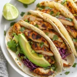 Für die Cilantro Lime Chicken Tacos brauchst du: - 450 g Hähnchenoberkeulen, ohne Haut und Knochen - 2 Esslöffel Olivenöl - Saft von 2 Limetten - Abrieb von 1 Limette - 3 Knoblauchzehen, fein gehackt - 1 Teelöffel Kreuzkümmel - 1 Teelöffel Paprika - 1 Teelöffel Chili-Pulver - Salz und Pfeffer nach Geschmack - 1 Tasse frischer Koriander, grob gehackt - 8 kleine Maistortillas - 1 Avocado, in Scheiben geschnitten - 1 Tasse Rotkohl, fein geschnitten - 1/2 Tasse zerbröckelter Queso Fresco (optional) - Limettenviertel zum Servieren Frische Zutaten machen deine Tacos leckerer. Wähle Hähnchen, das rosa und fest ist. Achte auf die Farbe der Limetten. Sie sollten glänzend und fest sein. Frischer Koriander riecht stark und hat grüne Blätter. Der Rotkohl sollte knackig und purpurrot sein. Wähle Avocados, die leicht nachgeben, wenn du sie drückst. Du kannst einige Zutaten ersetzen, wenn du möchtest. Zum Beispiel, verwende Hähnchenbrust statt Hähnchenoberkeulen. Du kannst auch Limettensaft durch Zitronensaft ersetzen. Für eine milde Note, nutze Joghurt statt Queso Fresco. Wenn du keinen Koriander magst, nimm Petersilie. Experimentiere mit verschiedenen Zutaten für deinen eigenen Geschmack! {{ingredient_image_2}} Beginne mit einer großen Schüssel. Mische 2 Esslöffel Olivenöl, den Saft und Abrieb von 2 Limetten, 3 gehackte Knoblauchzehen, 1 Teelöffel Kreuzkümmel, 1 Teelöffel Paprika, 1 Teelöffel Chili-Pulver sowie Salz und Pfeffer. Rühre alles gut um, bis es eine gleichmäßige Marinade ergibt. Füge dann 450 g Hähnchenoberkeulen hinzu. Stelle sicher, dass das Hähnchen gut mit der Marinade bedeckt ist. Decke die Schüssel ab und stelle sie für mindestens 30 Minuten in den Kühlschrank. Du kannst es auch bis zu 2 Stunden marinieren für mehr Geschmack. Erhitze deinen Grill oder eine Pfanne auf mittlerer bis hoher Hitze. Nimm das Hähnchen aus der Marinade und lege es in die heiße Pfanne. Grill das Hähnchen etwa 5-7 Minuten auf jeder Seite. Es sollte innen nicht mehr rosa sein und eine Temperatur von 75°C erreichen. Lasse das Hähnchen danach einige Minuten ruhen. Dadurch bleibt es saftig und zart. Während das Hähnchen ruht, wärme 8 kleine Maistortillas auf dem Grill oder in einer Pfanne, bis sie weich sind. Schneide das Hähnchen in Streifen. Lege einige Streifen Hähnchen in jede Tortilla. Belege die Tacos mit 1 Tasse fein geschnittenem Rotkohl, Avocadoscheiben und 1 Tasse grob gehacktem Koriander. Wenn du magst, streue etwas zerbröckelten Queso Fresco darüber. Serviere die Tacos mit Limettenvierteln für zusätzlichen Geschmack. Die Marinierzeit ist wichtig. Ich empfehle, das Hähnchen mindestens 30 Minuten zu marinieren. So nehmen die Aromen gut auf. Für einen intensiveren Geschmack lasse das Hähnchen bis zu 2 Stunden im Kühlschrank. Dadurch wird das Fleisch zart und voller Geschmack. Du kannst die Gewürze nach deinem Geschmack anpassen. Füge mehr Chili-Pulver hinzu, wenn du es schärfer magst. Möchtest du einen frischen Kick? Probiere, Limettenschale und frischen Koriander zu erhöhen. Experimentiere mit verschiedenen Kräutern wie Oregano oder Thymian. Ein häufiger Fehler ist, das Hähnchen nicht genug zu marinieren. Dadurch fehlt der Geschmack. Achte darauf, dass das Hähnchen gut mit der Marinade bedeckt ist. Ein weiterer Fehler ist, das Fleisch zu lange zu grillen. Überprüfe die Innentemperatur. Sie sollte 75°C betragen. So bleibt das Hähnchen saftig und zart. Pro Tipps Marinieren für mehr Geschmack: Lassen Sie das Hähnchen länger marinieren, bis zu 2 Stunden, um die Aromen intensiver zu machen. Hähnchen richtig grillen: Stellen Sie sicher, dass der Grill oder die Pfanne gut vorgeheizt ist, damit das Hähnchen gleichmäßig gart und eine schöne Grillmarkierung erhält. Frische Zutaten verwenden: Nutzen Sie frischen Koriander und frische Limetten, um den Tacos einen lebendigen Geschmack zu verleihen. Tortillas aufwärmen: Erwärmen Sie die Maistortillas in einer trockenen Pfanne, um sie weich und biegsam zu machen, bevor Sie die Füllung hinzufügen. {{image_4}} Wenn du eine fleischfreie Option möchtest, probiere gebratene Pilze oder Tofu. Beide nehmen den Geschmack von Limette und Koriander gut auf. Du kannst auch schwarze Bohnen oder Kichererbsen verwenden. Diese sind nahrhaft und füllen die Tacos gut. Für Abwechslung kannst du Rindfleisch oder Schweinefleisch verwenden. Marinieren sie diese im gleichen Stil wie das Hähnchen. Fisch wie Lachs oder Garnelen eignen sich ebenfalls gut. Achte darauf, die Garzeiten anzupassen, damit das Fleisch zart bleibt. Die Toppings machen die Tacos besonders. Du kannst Jalapeños für etwas Schärfe hinzufügen. Frischer Mais oder Mango sind tolle Ergänzungen für eine süße Note. Serviere die Tacos mit Salsa, saurer Sahne oder Guacamole. Dazu passen auch knusprige Tortilla-Chips und ein frischer Salat. Um übrig gebliebenes Hähnchen gut aufzubewahren, lege es in einen luftdichten Behälter. So bleibt es frisch und lecker. Du kannst es auch in Frischhaltefolie einwickeln. Stelle sicher, dass es gut abgekühlt ist, bevor du es lagerst. Wenn du das Hähnchen aufwärmst, nutze den Ofen oder die Pfanne. So bleibt das Hähnchen saftig. Du kannst es bei 180 °C für etwa 10-15 Minuten im Ofen erwärmen. In der Pfanne dauert es nur 5-7 Minuten. Achte darauf, es nicht zu lange zu erhitzen, damit es nicht trocken wird. Im Kühlschrank bleibt das Hähnchen 3-4 Tage frisch. Wenn du es länger aufbewahren möchtest, friere es ein. Im Gefrierschrank ist es bis zu 3 Monate haltbar. Denke daran, es in Portionen zu teilen, damit du nur das auftauen musst, was du wirklich brauchst. Um die Tacos würziger zu machen, füge mehr Chili-Pulver oder frische Chilis hinzu. Du kannst auch scharfe Salsa nutzen. Eine Prise Cayennepfeffer gibt ebenfalls einen extra Kick. Wenn du es wirklich scharf magst, probiere jalapeños oder serrano Chilis als Topping. Das gibt den Tacos eine tolle Schärfe. Ja, du kannst die Tortillas selbst machen! Es ist einfach und macht Spaß. Du brauchst nur Maismehl, Wasser und eine Prise Salz. Mische die Zutaten, forme kleine Bällchen und rolle sie dünn aus. Erhitze sie dann in einer Pfanne, bis sie leicht goldbraun sind. Frische Tortillas haben einen tollen Geschmack und eine schöne Textur. Du kannst viele Alternativen verwenden. Rindfleisch, Schweinefleisch oder Fisch sind großartige Optionen. Für eine vegetarische Wahl kannst du Tofu oder Bohnen nehmen. Achte darauf, die Marinade anzupassen, damit der Geschmack gut passt. So kannst du die Tacos ganz nach deinem Geschmack gestalten. Du hast nun alles über die Zubereitung köstlicher Tacos gelernt. Wir haben die Zutaten besprochen, Tipps zur Auswahl gegeben und verschiedene Zubereitungsmethoden erkundet. Achte darauf, das Hähnchen richtig zu marinieren und die richtigen Toppings zu wählen. Denk daran, die Vielfalt an Optionen auszuprobieren, um deine Tacos einzigartig zu machen. Mit diesen Ratschlägen wirst du sicher leckere und beliebte Tacos zubereiten. Viel Spaß beim Kochen!