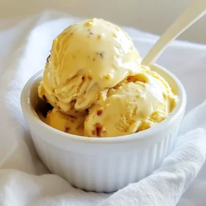 Für vietnamesisches Kaffee-Eis brauchst du einige einfache, aber wichtige Zutaten: - 1 Tasse stark gebrauter vietnamesischer Kaffee (oder Espresso, abgekühlt) - 1 Tasse gezuckerte Kondensmilch - 1 Tasse Schlagsahne - 1/2 Tasse Vollmilch - 1 Teelöffel Vanilleextrakt - Eine Prise Salz Diese Zutaten sind der Schlüssel zum reichen und cremigen Geschmack. Der vietnamesische Kaffee bringt einen starken Kaffeegeschmack. Die gezuckerte Kondensmilch fügt eine süße Note hinzu und macht das Eis besonders cremig. Falls du keine gezuckerte Kondensmilch hast, kannst du auch normale Milch und Zucker verwenden. Achte darauf, dass du die Menge an Zucker anpasst. Das beeinträchtigt den Geschmack und die Textur des Eises. Wenn du eine leichtere Variante möchtest, ersetze die Schlagsahne durch eine leichte Sahne oder Joghurt. Das wird die Kalorienzahl senken, aber auch die Cremigkeit verringern. Achte auf die Qualität der Zutaten. Verwende frisch gebrühten Kaffee für den besten Geschmack. Wähle eine hochwertige gezuckerte Kondensmilch. Diese hat oft einen volleren Geschmack. Auch die Schlagsahne sollte frisch sein, um eine luftige Textur zu bekommen. Wenn du die Zutaten kaufst, schau auf die Verpackung. Bio-Produkte sind oft eine gute Wahl. Sie schmecken besser und sind gesünder. So kannst du sicher sein, dass dein vietnamesisches Kaffee-Eis ein echter Genuss wird. {{ingredient_image_2}} Um vietnamesisches Kaffee-Eis zu machen, brauchen Sie starken Kaffee. Nutzen Sie entweder normalen vietnamesischen Kaffee oder Espresso. Lassen Sie den Kaffee abkühlen, bevor Sie ihn verwenden. Dies ist wichtig, um die anderen Zutaten nicht zu erhitzen. Der Kaffee bringt den vollen Geschmack in Ihr Eis. In einer mittelgroßen Schüssel mischen Sie den abgekühlten Kaffee mit gezuckerter Kondensmilch. Rühren Sie die Mischung gut um. Sie sollte eine glatte Konsistenz haben. In einer separaten Schüssel schlagen Sie die Schlagsahne, Vollmilch, Vanilleextrakt und eine Prise Salz zusammen. Rühren Sie alles, bis die Mischung leicht dick wird, aber nicht zu fest. Dann gießen Sie die Kaffee-Mischung langsam in die Sahnemischung. Rühren Sie weiter, bis alles gut vermischt ist. Jetzt kommt der spaßige Teil! Gießen Sie die Mischung in Ihre Eismaschine. Rühren Sie die Mischung gemäß den Anweisungen des Herstellers. In der Regel dauert dies etwa 20 bis 25 Minuten. Ihr Eis sollte dann die Konsistenz von Softeis haben. Füllen Sie das Eis in einen luftdichten Behälter und frieren Sie es mindestens 4 Stunden lang ein, damit es fest wird. Lassen Sie das Eis vor dem Servieren einige Minuten bei Zimmertemperatur stehen, damit es cremiger wird. Ein Fehler, den viele machen, ist, die Zutaten nicht gut zu mischen. Achte darauf, den abgekühlten Kaffee und die gezuckerte Kondensmilch gründlich zu vermengen. Wenn du sie nicht gut mischst, kann das Eis klumpig werden. Ein weiterer Fehler ist, die Sahne zu lange zu schlagen. Du willst sie nur leicht andicken, nicht steif schlagen. Das Eis wird sonst zu fest. Um die perfekte Konsistenz zu erreichen, ist das Timing wichtig. Wenn du das Eis in die Eismaschine gibst, rühre es etwa 20 bis 25 Minuten. Achte darauf, die Maschine nicht zu überfüllen. Wenn das Eis weich, aber cremig ist, ist es bereit für den Gefrierschrank. Um eine noch cremigere Textur zu erzielen, lasse das Eis nach dem Gefrieren einige Minuten bei Zimmertemperatur stehen. So wird das Portionieren einfacher. Die Süße ist entscheidend für den Geschmack. Kostet während der Zubereitung und fügt mehr gezuckerte Kondensmilch hinzu, wenn es nötig ist. Du kannst auch mit Aromen spielen. Vanilleextrakt ist schon enthalten, aber probiere auch andere Optionen wie Zimt oder Kakaopulver. Diese kleinen Anpassungen können den Geschmack deines Eises erheblich verändern. Pro Tipps Verwenden Sie frischen Kaffee: Für den besten Geschmack sollten Sie frisch gebrühten vietnamesischen Kaffee oder Espresso verwenden, da dies die Aromen intensiviert. Experimentieren Sie mit der Süße: Probieren Sie die Mischung vor dem Einfrieren und passen Sie die Süße nach Ihrem Geschmack an, indem Sie mehr gezuckerte Kondensmilch hinzufügen. Richtiges Einfrieren: Um eine cremigere Textur zu erhalten, lassen Sie das Eis vor dem Servieren einige Minuten bei Zimmertemperatur stehen. Variationen hinzufügen: Fügen Sie Zutaten wie Kakaopulver oder gehackte Nüsse hinzu, um dem Eis einen zusätzlichen Geschmack und Textur zu verleihen. {{image_4}} Wenn Sie eine milchfreie Variante des vietnamesischen Kaffee-Eis wünschen, probieren Sie pflanzliche Milch. Mandeln, Hafer oder Kokosmilch sind tolle Optionen. Diese Alternativen bieten einen einzigartigen Geschmack. Sie machen das Eis leicht anders, aber immer noch lecker. Auch vegane Sahne funktioniert gut. Diese Zutaten bieten Ihnen die Freiheit, das Rezept anzupassen und trotzdem eine cremige Textur zu erreichen. Fügen Sie bei der Zubereitung des Eises Nüsse oder Schokolade hinzu. Gehackte Mandeln oder Haselnüsse bringen einen tollen Crunch. Sie können auch Schokoladenstückchen oder Kakaopulver für einen schokoladigen Geschmack verwenden. Diese Zusätze machen das Eis interessanter und geben ihm mehr Textur. Experimentieren Sie mit verschiedenen Kombinationen, um Ihre perfekte Mischung zu finden. Sie können Ihrem Kaffee-Eis verschiedene Geschmäcker geben. Fügen Sie Karamell, Kaffeelikör oder sogar einen Hauch Zimt hinzu. Diese Zutaten heben den Kaffeegeschmack hervor und machen das Eis aufregender. Probieren Sie, mit verschiedenen Aromen zu spielen, um eine ganz eigene Kreation zu schaffen. Seien Sie kreativ und finden Sie heraus, welche Kombinationen Ihnen am besten schmecken. Um dein vietnamesisches Kaffee-Eis frisch zu halten, benutze einen luftdichten Behälter. Achte darauf, die Oberfläche des Eises mit Frischhaltefolie abzudecken. Dies verhindert das Entstehen von Eiskristallen. Lagere das Eis im kältesten Teil deines Gefrierschranks. Die richtige Lagerung sorgt dafür, dass der Geschmack erhalten bleibt. Vietnamesisches Kaffee-Eis bleibt bis zu zwei Wochen frisch. Nach dieser Zeit kann der Geschmack nachlassen. Um die Frische zu verlängern, vermeide häufiges Öffnen des Behälters. Jedes Mal, wenn du das Eis herausnimmst, kann Luft eindringen. Das kann die Textur und den Geschmack beeinträchtigen. Überlege, das Eis in kleineren Portionen aufzubewahren. Wenn du das Eis einfrierst, ist Geduld gefragt. Lass das Eis mindestens vier Stunden fest werden. Vor dem Servieren lasse es einige Minuten bei Zimmertemperatur stehen. So wird es leichter zu portionieren. Wenn das Eis zu hart ist, kann dies das Servieren erschweren. Achte darauf, es nicht zu lange aufzutauen, um die Creme und den Geschmack zu bewahren. Du kannst vietnamesisches Kaffee-Eis auch ohne Eismaschine zubereiten. Beginne damit, die Kaffee- und Kondensmilch-Mischung zu machen. Füge dann die restlichen Zutaten hinzu, wie Sahne und Milch. Gieße die Mischung in eine flache Schüssel. Stelle die Schüssel in den Gefrierschrank. Rühre alle 30 Minuten mit einer Gabel um. Das hilft, Eiskristalle zu verhindern. Wiederhole diesen Schritt für etwa 3 bis 4 Stunden. So kannst du ein cremiges Eis genießen! Die besten Zutaten findest du in asiatischen Lebensmittelgeschäften oder Bioläden. Achte darauf, starken vietnamesischen Kaffee oder hochwertigen Espresso zu kaufen. Die gezuckerte Kondensmilch erhältst du ebenfalls in diesen Geschäften. Schlagsahne und Vollmilch sind in jedem Supermarkt erhältlich. Frische Produkte sind wichtig für den besten Geschmack. Kaufe die Zutaten am besten lokal, um Qualität zu garantieren. Vietnamesischer Kaffee hat einige gesundheitliche Vorteile. Er enthält Antioxidantien, die den Körper schützen. Kaffee kann auch den Stoffwechsel ankurbeln. Dies hilft, Kalorien schneller zu verbrennen. Studien zeigen, dass Kaffee das Risiko von bestimmten Krankheiten senken kann. Dazu gehören Typ-2-Diabetes und Herzkrankheiten. In Maßen genossen, kann Kaffee auch die Konzentration steigern. Achte jedoch darauf, nicht zu viel zu trinken. Vietnamesisches Kaffee-Eis ist ein leckeres Rezept, das einfach zuzubereiten ist. Ich habe die Hauptzutaten und Alternativen detailliert beschrieben. Außerdem erklärte ich, wie du deine Eismaschine effektiv nutzen kannst. Vermeide häufige Fehler, um die perfekte Konsistenz zu erreichen. Variationen sorgen für neue Geschmäcker und mögliches Lieblingseis. Achte auf die richtige Lagerung, um Frische zu garantieren. Experimentiere mit den Tipps und finde dein perfektes Rezept. Dein Kaffee-Eis kann ein Hit werden!