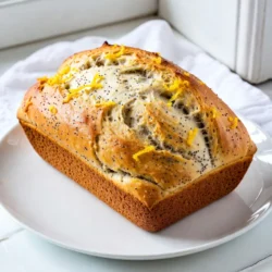 Um ein köstliches Zitronen-Mohn-Brot zu backen, brauchst du einige Hauptzutaten. Hier sind sie: - 1 ½ Tassen Weizenmehl - 1 Teelöffel Backpulver - ½ Teelöffel Natron - ¼ Teelöffel Salz - ¾ Tasse Kristallzucker - 2 große Eier - ½ Tasse griechischer Joghurt (natur) - ⅓ Tasse Pflanzenöl - Schale von 2 Zitronen - 2 Esslöffel frischer Zitronensaft - 2 Esslöffel Mohnsamen Diese Zutaten sind wichtig für den Geschmack und die Textur des Brotes. Sie sorgen für die perfekte Kombination aus süß und sauer. Die Backzutaten sind der Schlüssel zu deinem Erfolg. Sie sorgen dafür, dass das Brot schön aufgeht und saftig bleibt. Hier sind die wichtigsten Punkte: - Weizenmehl: Es gibt dem Brot Struktur. Verwende hochwertiges Mehl für die besten Ergebnisse. - Backpulver und Natron: Diese helfen, das Brot aufgehen zu lassen. Sie sind wichtig für die richtige Textur. - Eier: Sie binden alles zusammen und geben dem Brot Feuchtigkeit. - Joghurt: Er macht das Brot besonders saftig und gibt einen feinen Geschmack. Hochwertige Zutaten machen einen großen Unterschied. Hier sind einige Tipps, wie du die besten Zutaten auswählst: - Verwende frische Zitronen für Saft und Schale. Sie geben dem Brot einen intensiven Geschmack. - Wähle Bio-Eier für mehr Geschmack und bessere Qualität. - Achte auf griechischen Joghurt ohne Zusatzstoffe. Er sorgt für eine glatte Textur. - Kaufe Mohnsamen in guter Qualität. Sie verleihen dem Brot den besonderen Crunch. Mit diesen Zutaten und Tipps kannst du dein Zitronen-Mohn-Brot perfekt zubereiten. Es wird sicher lecker und saftig! {{ingredient_image_2}} Heize deinen Ofen auf 175°C vor. Das ist wichtig, damit das Brot gleichmäßig backt. Fette eine Kastenform von 22x12 cm ein oder lege sie mit Backpapier aus. So bleibt das Brot nicht kleben. Nimm eine mittlere Schüssel. Mische dort 1 ½ Tassen Weizenmehl, 1 Teelöffel Backpulver, ½ Teelöffel Natron und ¼ Teelöffel Salz. Verwende einen Schneebesen, um alles gut zu vermengen. Dies stellt sicher, dass die Zutaten gleichmäßig verteilt sind. Stelle die Schüssel dann beiseite. In einer großen Rührschüssel gib ¾ Tasse Kristallzucker und die Schale von 2 Zitronen. Verwende eine Gabel oder einen Schneebesen, um sie gut zu vermengen. Mische die Zutaten, bis die Mischung aromatisch ist. Dann füge 2 große Eier hinzu und schlage sie, bis die Masse hell und schaumig ist. Gib ½ Tasse griechischen Joghurt, ⅓ Tasse Pflanzenöl und 2 Esslöffel frischen Zitronensaft dazu. Rühre alles glatt und homogen. Jetzt ist es Zeit, die trockenen Zutaten hinzuzufügen. Mische die trockenen Zutaten nach und nach mit den nassen Zutaten. Rühre vorsichtig, bis kein trockenes Mehl mehr sichtbar ist. Achte darauf, nicht zu übermixen, damit das Brot nicht zäh wird. Heben die 2 Esslöffel Mohnsamen vorsichtig unter, bis sie gleichmäßig verteilt sind. Gieße den Teig in die vorbereitete Kastenform. Glätte die Oberfläche mit einem Teigschaber. Backe das Brot 45-50 Minuten lang. Prüfe mit einem Zahnstocher, ob das Brot fertig ist. Wenn der Zahnstocher sauber herauskommt, ist es perfekt. Lass das Brot nach dem Backen 10-15 Minuten in der Form abkühlen. Danach lege es auf ein Kuchengitter, um vollständig auszukühlen. Serviere das Brot leicht warm oder bei Raumtemperatur. Ein Klecks frischer Butter oder eine Zitronenglasur geben dem Brot einen extra fruchtigen Kick. Wenn Sie Zitronen-Mohn-Brot backen, können kleine Fehler große Auswirkungen haben. Ein häufiger Fehler ist, die Zutaten nicht genau abzumessen. Nutzen Sie Messbecher und Waagen, um präzise Mengen zu erhalten. Ein weiterer Fehler ist das Übermixen des Teigs. Mischen Sie die trockenen und nassen Zutaten nur so lange, bis sich alles verbindet. Dadurch bleibt das Brot schön fluffig. Die Konsistenz ist entscheidend für den Geschmack. Um ein saftiges Brot zu erhalten, verwenden Sie griechischen Joghurt. Er bringt Feuchtigkeit und macht das Brot weich. Achten Sie darauf, die Zitronenschale und den Saft frisch zu verwenden. Diese Zutaten geben dem Brot einen intensiven Geschmack. Wenn der Teig zu dick aussieht, fügen Sie einen Esslöffel Wasser oder Milch hinzu. Backen Sie Ihr Brot bei 175°C für 45 bis 50 Minuten. Die Backzeit kann je nach Ofen variieren. Überprüfen Sie das Brot mit einem Zahnstocher. Der Zahnstocher sollte sauber herauskommen, wenn das Brot fertig ist. Lassen Sie das Brot nach dem Backen in der Form abkühlen. So bleibt es schön saftig. Ein guter Trick ist, das Brot kurz vor dem Servieren leicht zu toasten. So entfaltet sich der Geschmack der Zitrone noch besser. Pro Tipps Frische Zitronen verwenden: Verwenden Sie frische Zitronen für die Schale und den Saft, um dem Brot den besten Geschmack und die beste Aromatik zu verleihen. Joghurt für zusätzliche Feuchtigkeit: Der griechische Joghurt sorgt nicht nur für eine angenehme Konsistenz, sondern auch für zusätzliche Feuchtigkeit im Brot. Übermixen vermeiden: Mischen Sie die trockenen und nassen Zutaten nur, bis sie gerade kombiniert sind, um ein zähes Brot zu verhindern. Variationen hinzufügen: Experimentieren Sie mit zusätzlichen Zutaten wie Nüssen oder Trockenfrüchten, um dem Brot eine persönliche Note zu verleihen. {{image_4}} Es gibt viele Möglichkeiten, das Zitronen-Mohn-Brot zu variieren. Sie können zum Beispiel die Mohnsamen durch gehackte Nüsse ersetzen. Walnüsse oder Mandeln geben einen tollen Crunch. Für einen fruchtigen Twist fügen Sie Blaubeeren oder Himbeeren hinzu. Wenn Sie es etwas gesünder mögen, verwenden Sie Vollkornmehl anstelle von Weizenmehl. Die Glasur macht das Brot noch besser. Eine einfache Zitronenglasur aus Puderzucker und Zitronensaft passt wunderbar. Sie können auch eine Honig- oder Zuckerglasur ausprobieren. Wenn Sie es weniger süß mögen, lassen Sie die Glasur weg. Servieren Sie das Brot mit Butter oder Quark für einen cremigen Geschmack. Für besondere Anlässe können Sie das Brot anpassen. Fügen Sie einen Teelöffel Zimt oder eine Prise Muskatnuss hinzu, um einen warmen Geschmack zu erzielen. Für Feiertage können Sie das Brot in kleine Geschenke schneiden und hübsch verpacken. So wird es zu einem tollen Mitbringsel. Um dein Zitronen-Mohn-Brot frisch zu halten, lagere es in einem luftdichten Behälter. Verwende eine Brotdose oder wickele es in Frischhaltefolie. So bleibt der Geschmack lange erhalten. Stelle das Brot an einem kühlen, trockenen Ort auf. Vermeide direkte Sonneneinstrahlung, um den Verlust von Feuchtigkeit zu verhindern. Wenn du das Brot länger aufbewahren möchtest, friere es ein. Lass das Brot zuerst vollständig abkühlen. Schneide es in Scheiben, damit du nur das brauchst, was du willst. Wickele jede Scheibe in Frischhaltefolie und lege sie in einen Gefrierbeutel. So bleibt das Brot für bis zu drei Monate frisch. Zum Auftauen lege die Scheiben einfach bei Raumtemperatur oder in den Toaster. Das Zitronen-Mohn-Brot bleibt bei richtiger Lagerung etwa fünf bis sieben Tage frisch. Wenn du Reste hast, probiere sie zum Frühstück mit etwas Joghurt oder Marmelade. Du kannst auch French Toast daraus machen. Das gibt einen neuen Twist zu deinem Brot und ist sehr lecker! Um das Brot saftiger zu machen, kannst du mehr Joghurt hinzufügen. Ersetze einen Teil des Zuckers durch Apfelmus. Das sorgt für Feuchtigkeit. Verwende auch frische Zitronen für den Saft und die Schale. Das gibt mehr Geschmack und Saftigkeit. Ja, du kannst das Rezept glutenfrei machen. Ersetze das Weizenmehl durch glutenfreies Mehl. Achte darauf, eine Mischung zu wählen, die für Backwaren geeignet ist. Das kann die Textur und den Geschmack beeinflussen. Du kannst für das Brot auch Honig oder Kokoszucker verwenden. Diese Süßstoffe haben einen anderen Geschmack, der gut passt. Wenn du eine kalorienärmere Option möchtest, probiere Stevia oder Erythrit. Sie sind ebenfalls süß, aber kalorienarm. Das Zitronen-Mohn-Brot bleibt gut für etwa 3 bis 5 Tage. Lagere es in einem luftdichten Behälter. Du kannst es auch einfrieren für bis zu 3 Monate. Lass es einfach bei Raumtemperatur auftauen, wenn du es wieder essen möchtest. Zusammenfassend haben wir die wichtigsten Zutaten für Zitronen-Mohn-Brot besprochen. Du hast eine Schritt-für-Schritt-Anleitung zum Backen erhalten. Wir haben Tipps gegeben, um häufige Fehler zu vermeiden. Variationen zeigen dir, wie du das Rezept anpassen kannst. Am Ende hast du gelernt, wie du das Brot richtig lagerst. Denke daran, mit frischen Zutaten zu arbeiten. So bleibt dein Brot lecker undutig. Viel Spaß beim Backen!